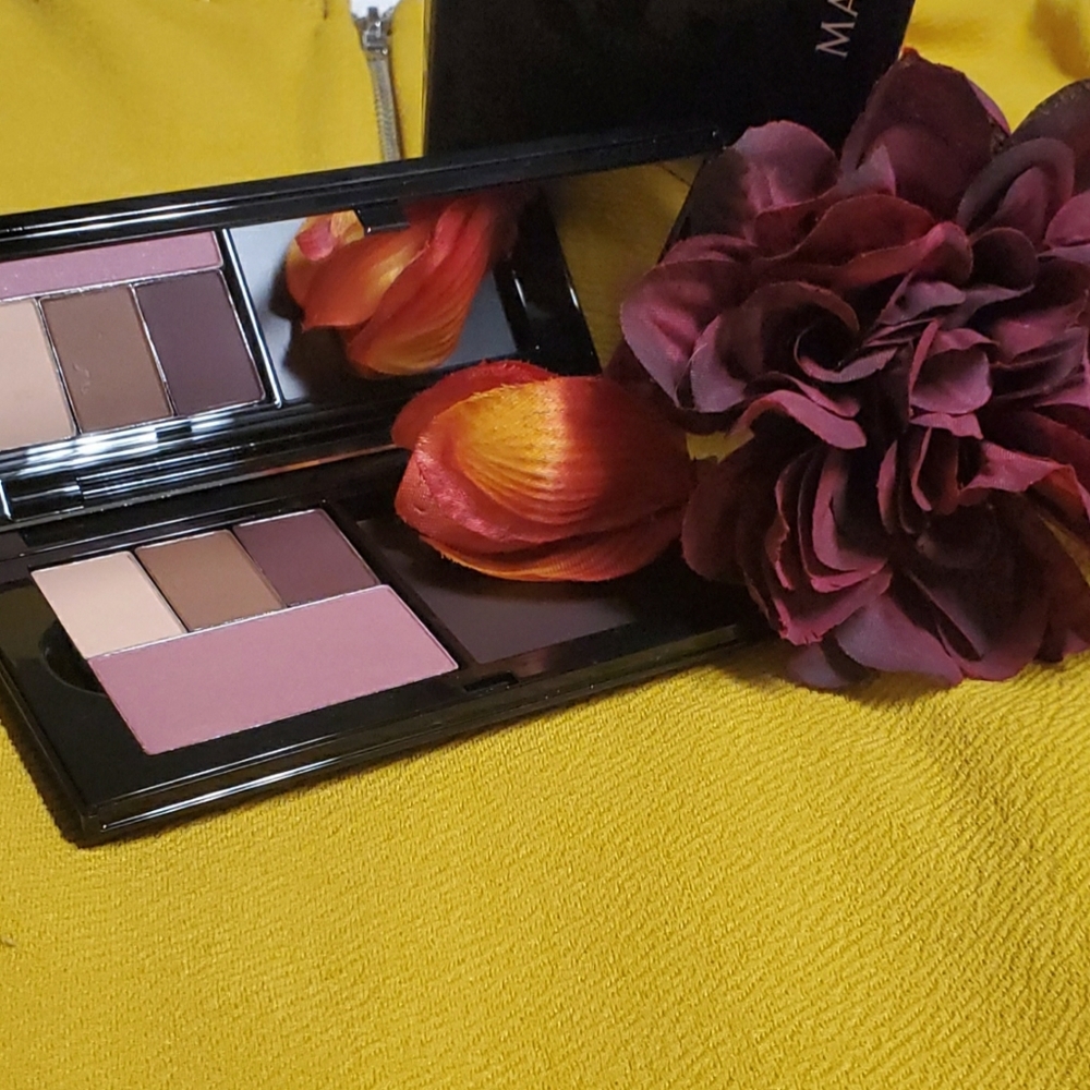 Compact Makeup